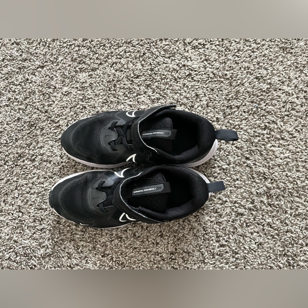 Kids Nike Shoes - Picture 2 of 3